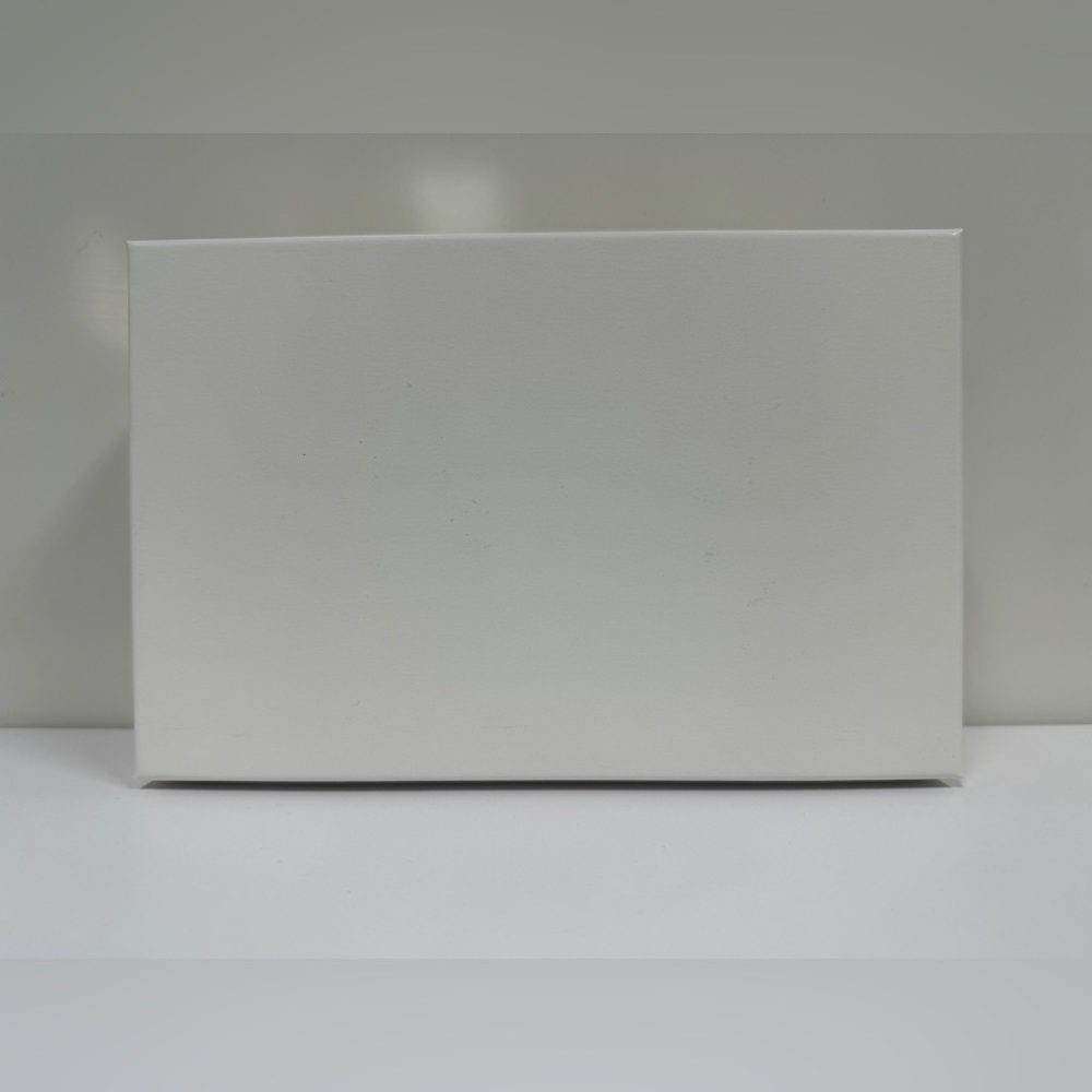 DIOR Medium Gold Foiled Gift Box - Picture 5 of 9
